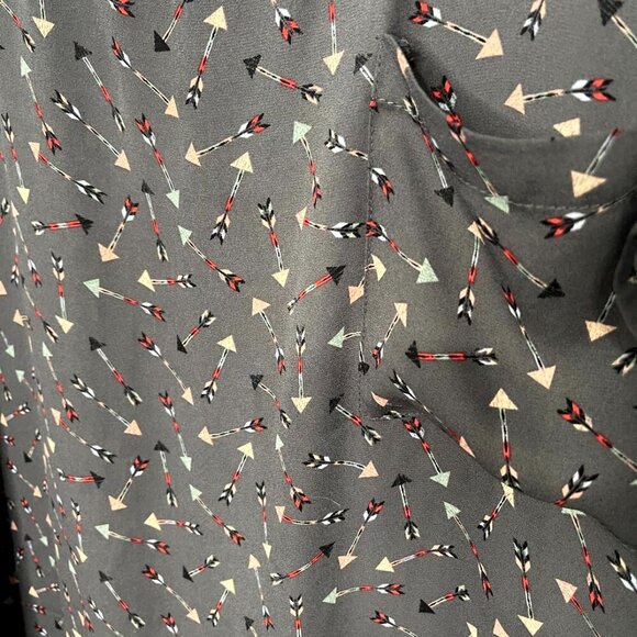 Torrid Abbey Arrow Georgette Buton Back Gray Blouse Top 5 5X 28 - Picture 5 of 7
